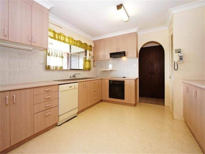 18 Boomerang Crescent, Sorrento QLD 4217