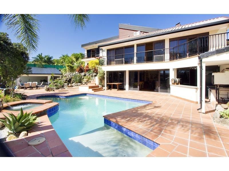 3 Witt Avenue, Carrara QLD 4211