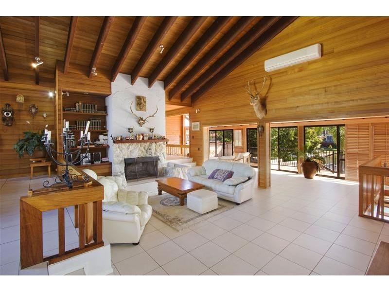 3 Witt Avenue, Carrara QLD 4211