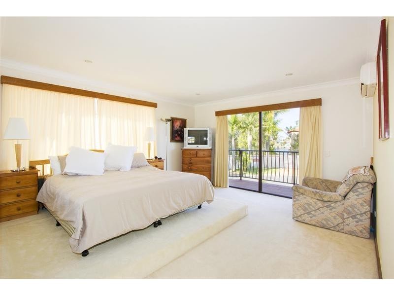 3 Witt Avenue, Carrara QLD 4211