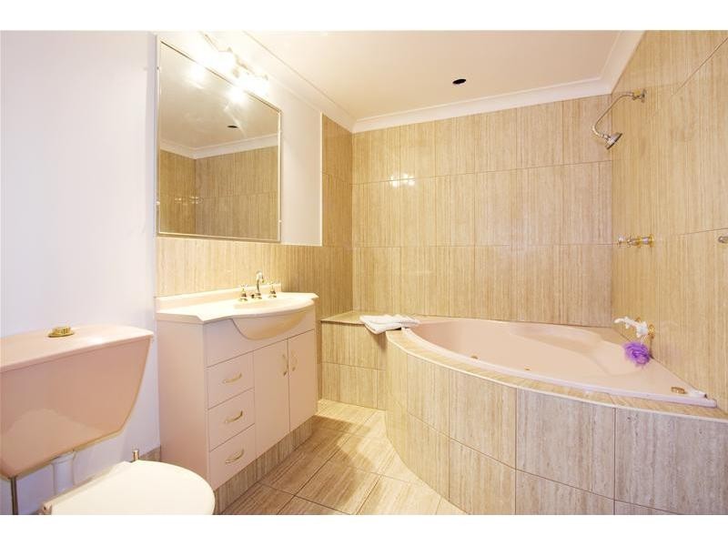 3 Witt Avenue, Carrara QLD 4211