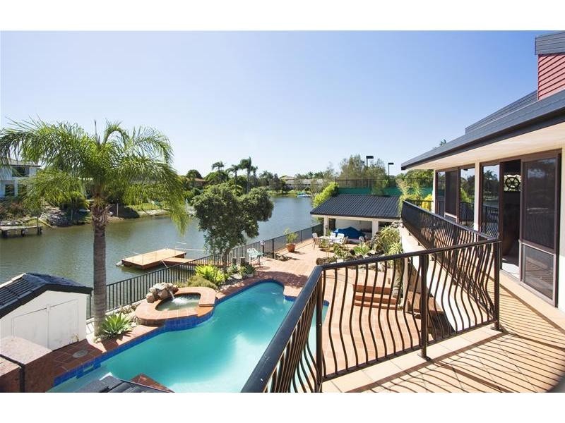 3 Witt Avenue, Carrara QLD 4211