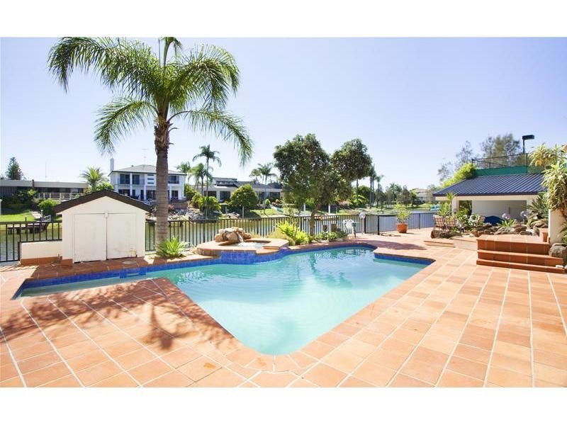 3 Witt Avenue, Carrara QLD 4211