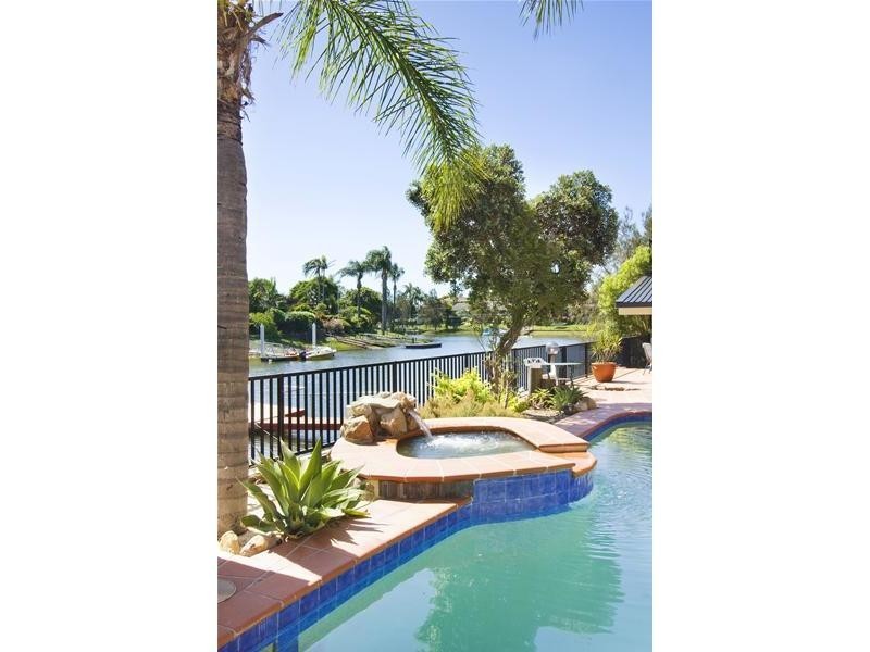 3 Witt Avenue, Carrara QLD 4211