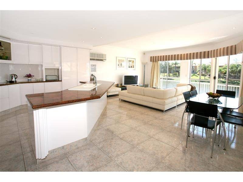 33 Julatten Drive, Robina QLD 4226