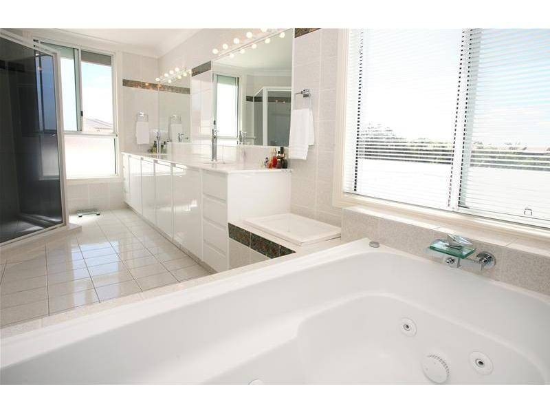 33 Julatten Drive, Robina QLD 4226