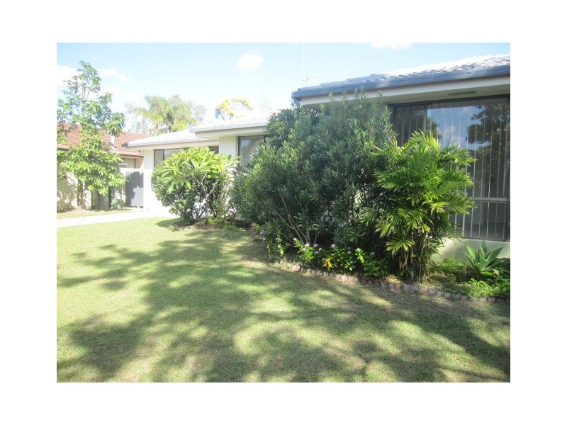 6 Wanderer Avenue, Mermaid Waters QLD 4218