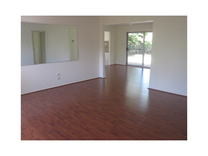 6 Wanderer Avenue, Mermaid Waters QLD 4218