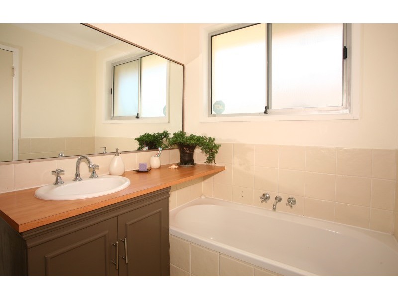 6 Wanderer Avenue, Mermaid Waters QLD 4218