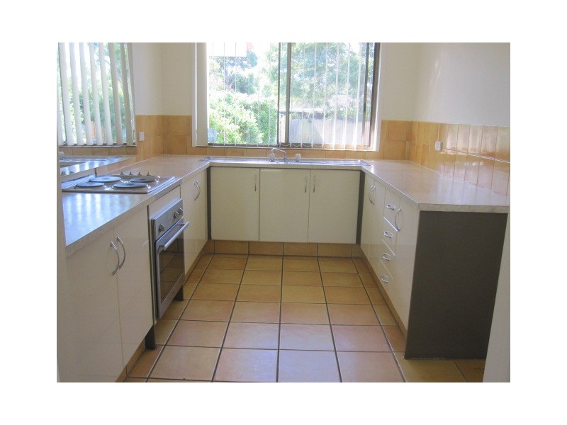 6 Wanderer Avenue, Mermaid Waters QLD 4218