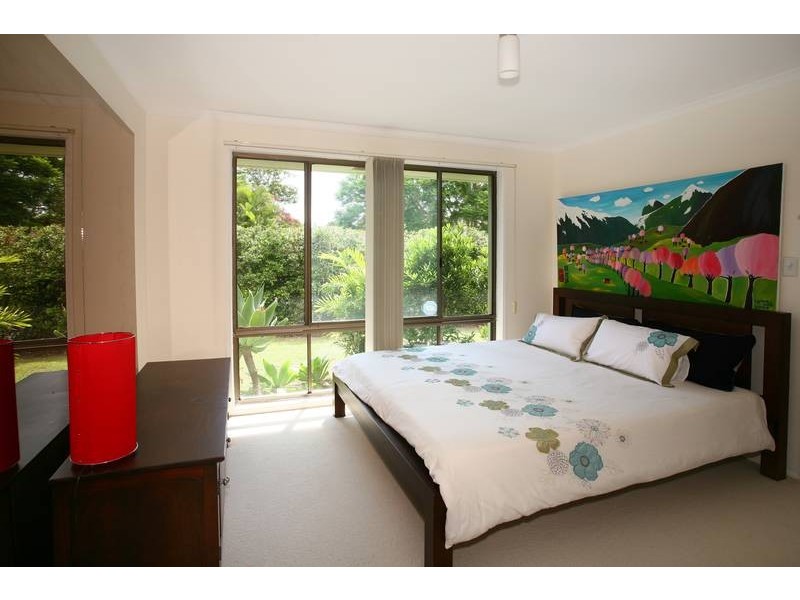 6 Wanderer Avenue, Mermaid Waters QLD 4218