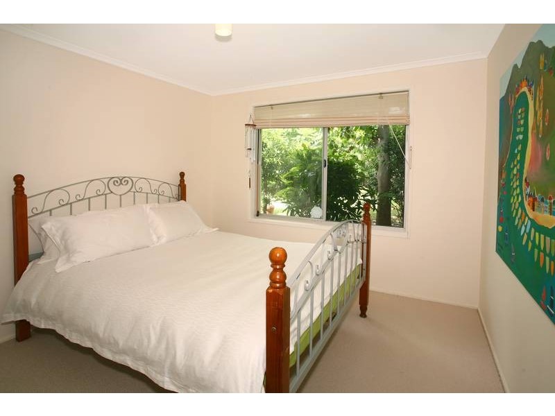 6 Wanderer Avenue, Mermaid Waters QLD 4218