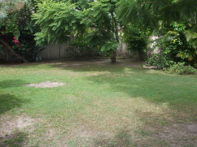 6 Wanderer Avenue, Mermaid Waters QLD 4218