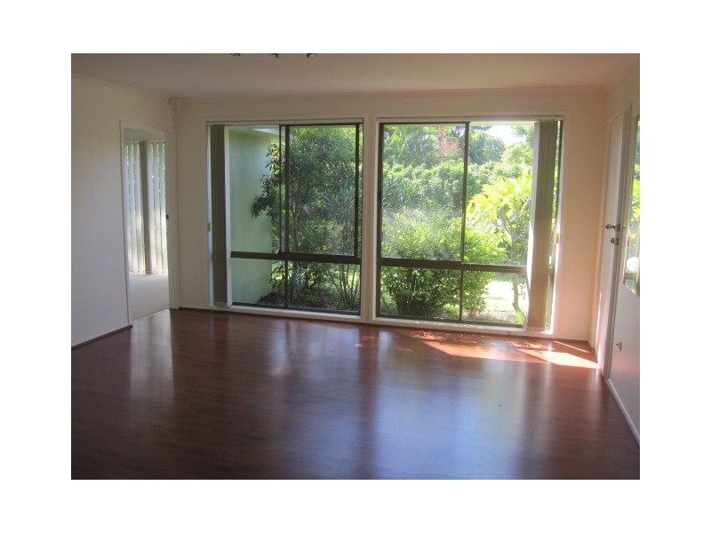 6 Wanderer Avenue, Mermaid Waters QLD 4218