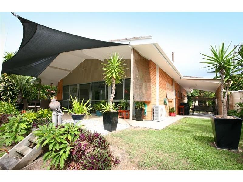 11 Merrimac Boulevard, Broadbeach Waters QLD 4218