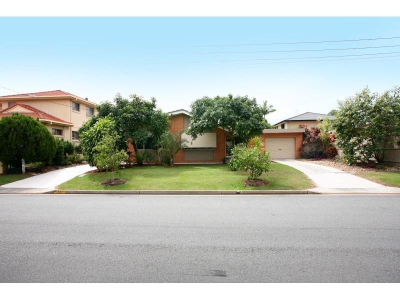 11 Merrimac Boulevard, Broadbeach Waters QLD 4218