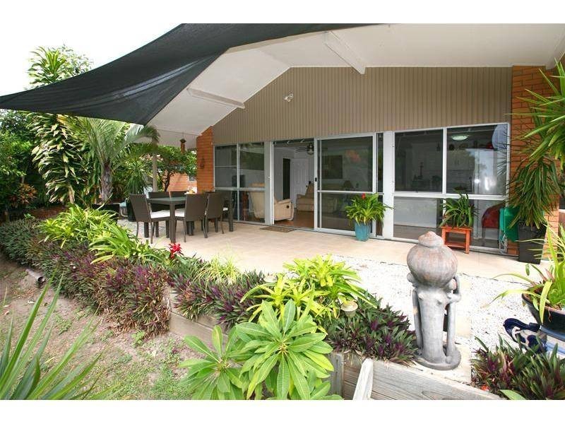 11 Merrimac Boulevard, Broadbeach Waters QLD 4218