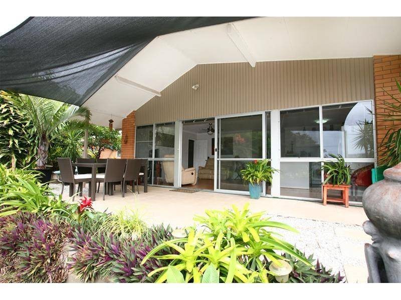 11 Merrimac Boulevard, Broadbeach Waters QLD 4218