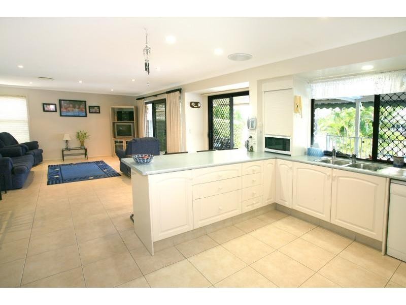 40 Drayton Terrace, Mermaid Waters QLD 4218