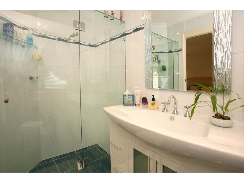 40 Drayton Terrace, Mermaid Waters QLD 4218