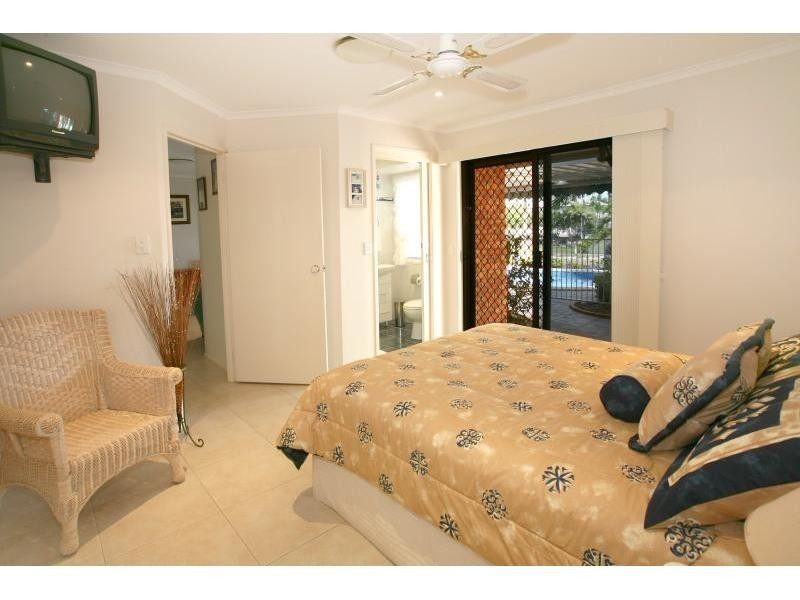 40 Drayton Terrace, Mermaid Waters QLD 4218