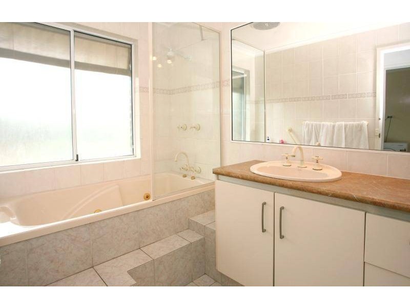 4 Carnoustie Court, Robina QLD 4226