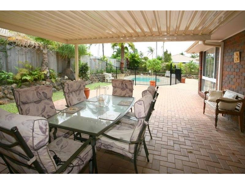 4 Carnoustie Court, Robina QLD 4226