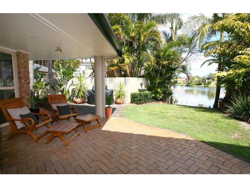 86 Santa Cruz Boulevard, Clear Island Waters QLD 4226