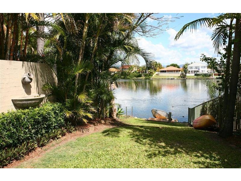 86 Santa Cruz Boulevard, Clear Island Waters QLD 4226