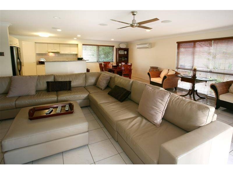 86 Santa Cruz Boulevard, Clear Island Waters QLD 4226