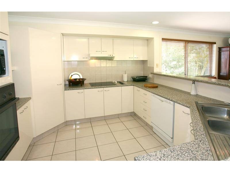 86 Santa Cruz Boulevard, Clear Island Waters QLD 4226