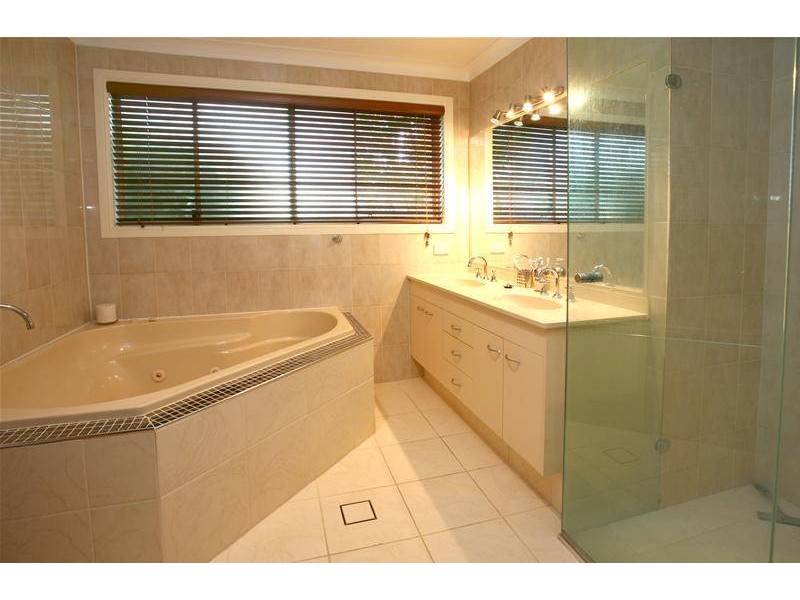 86 Santa Cruz Boulevard, Clear Island Waters QLD 4226