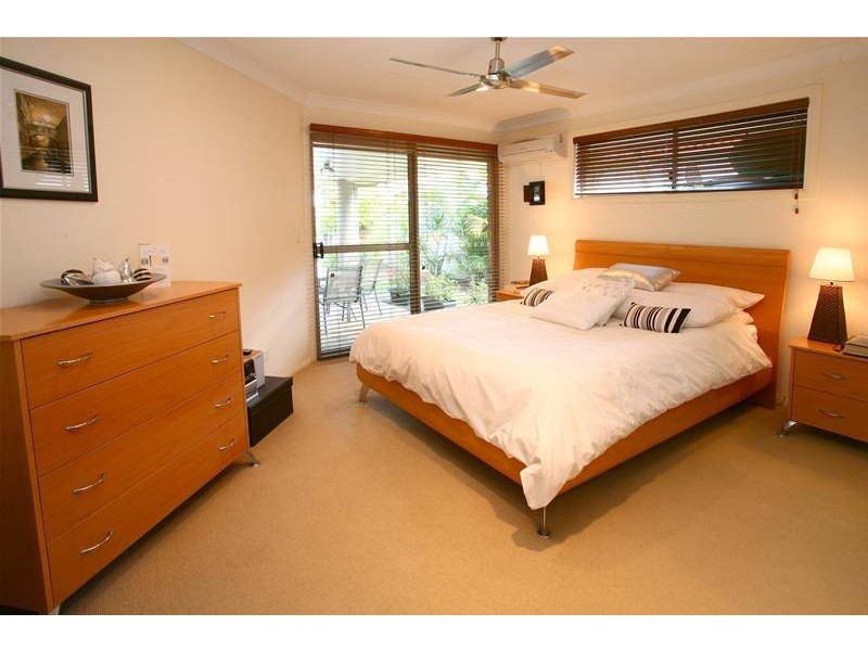 86 Santa Cruz Boulevard, Clear Island Waters QLD 4226