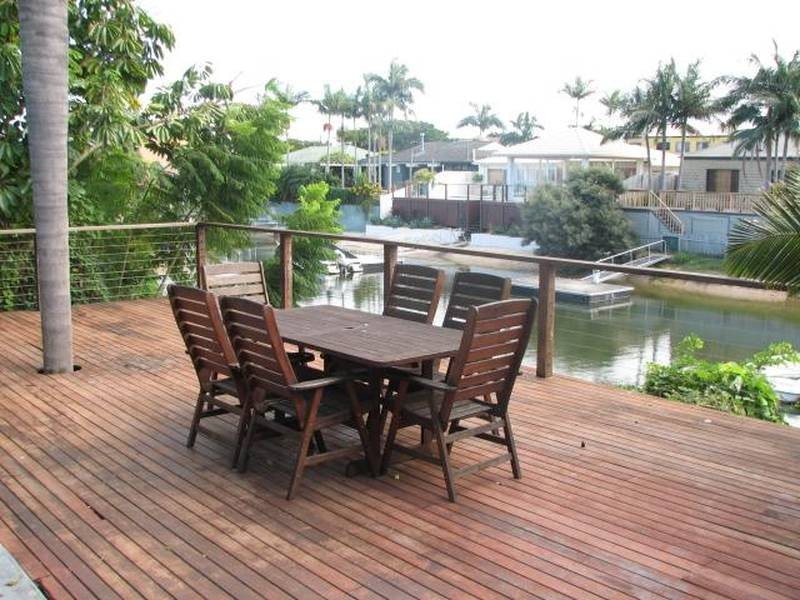 1 Carmel Court, Broadbeach Waters QLD 4218