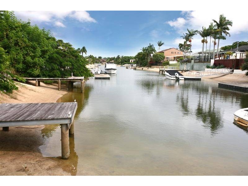 1 Carmel Court, Broadbeach Waters QLD 4218