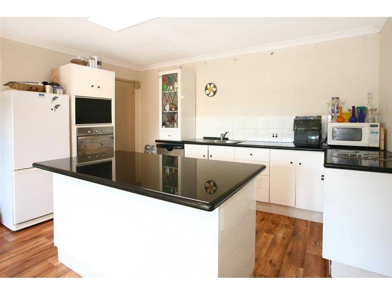 1 Carmel Court, Broadbeach Waters QLD 4218