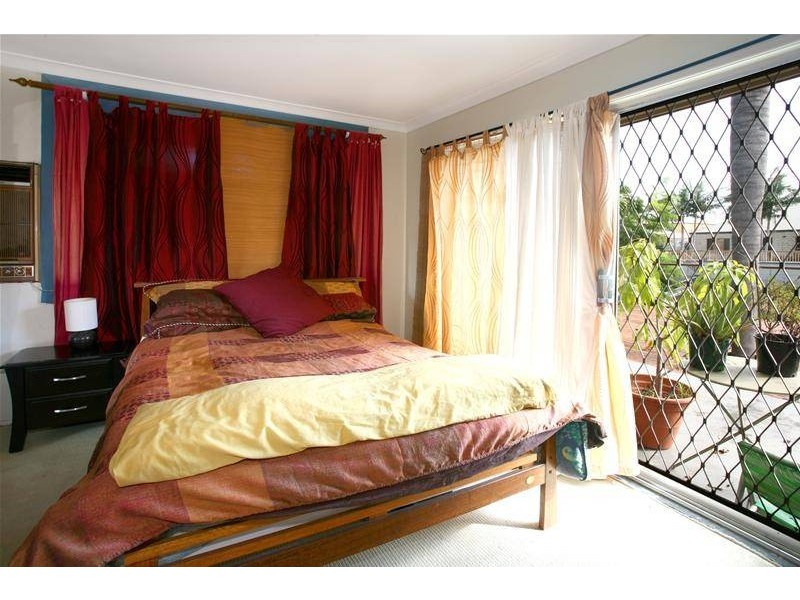 1 Carmel Court, Broadbeach Waters QLD 4218