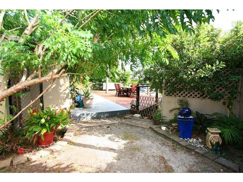 1 Carmel Court, Broadbeach Waters QLD 4218