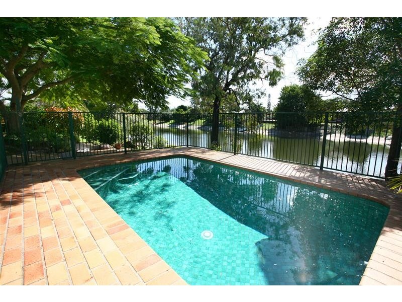 19 Helm Court, Mermaid Waters QLD 4218