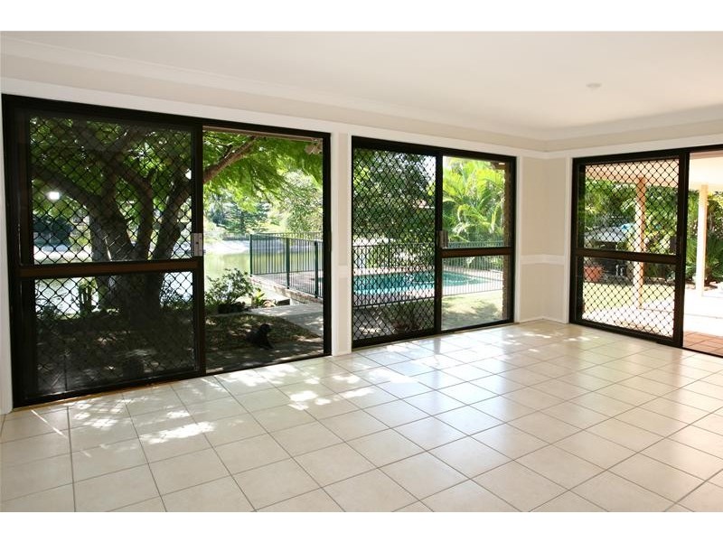 19 Helm Court, Mermaid Waters QLD 4218