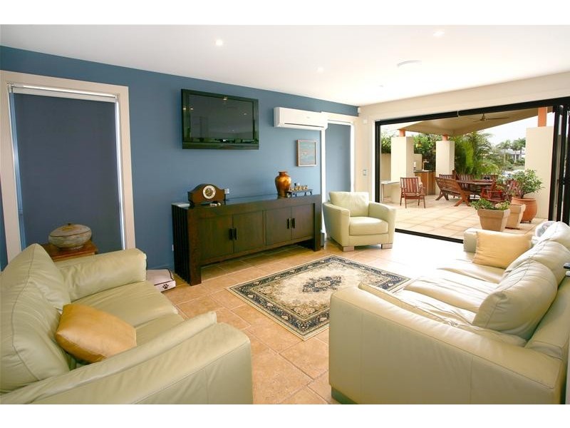 83 Hooker Boulevard, Broadbeach Waters QLD 4218