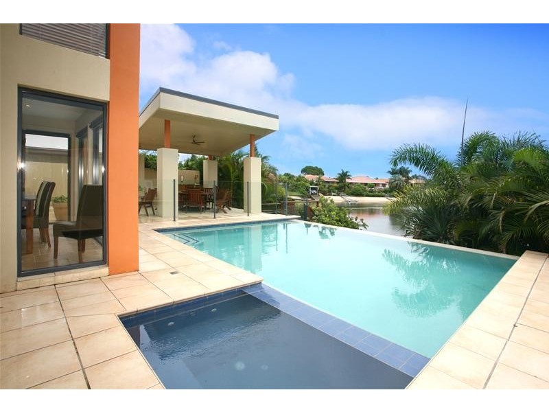 83 Hooker Boulevard, Broadbeach Waters QLD 4218
