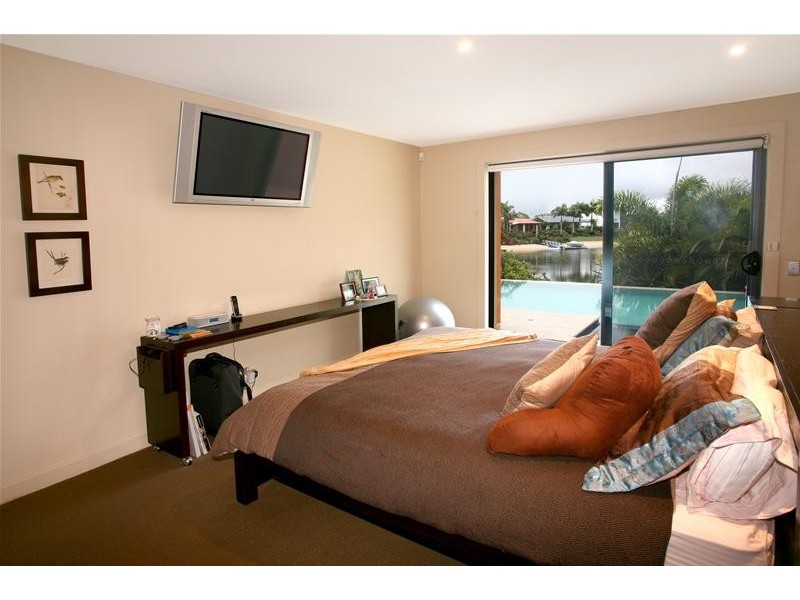 83 Hooker Boulevard, Broadbeach Waters QLD 4218