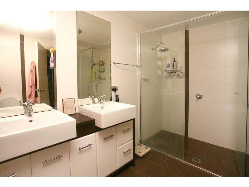 83 Hooker Boulevard, Broadbeach Waters QLD 4218