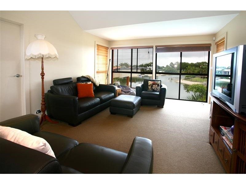 83 Hooker Boulevard, Broadbeach Waters QLD 4218