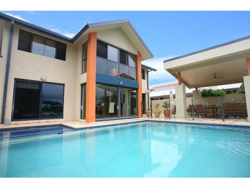 83 Hooker Boulevard, Broadbeach Waters QLD 4218