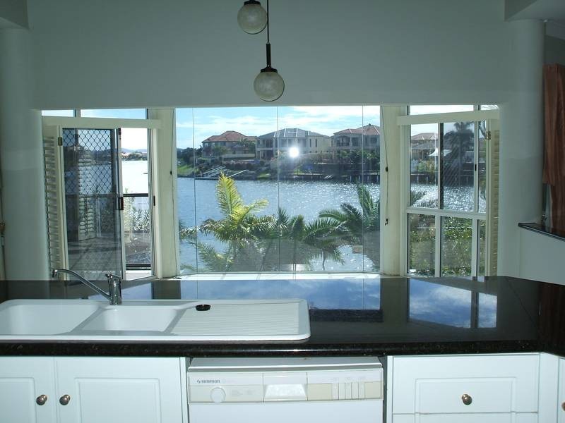 38 Bollard Cct, Clear Island Waters QLD 4226