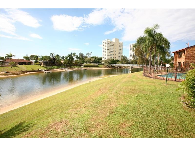 1/22 Dunlop Circuit, Mermaid Waters QLD 4218