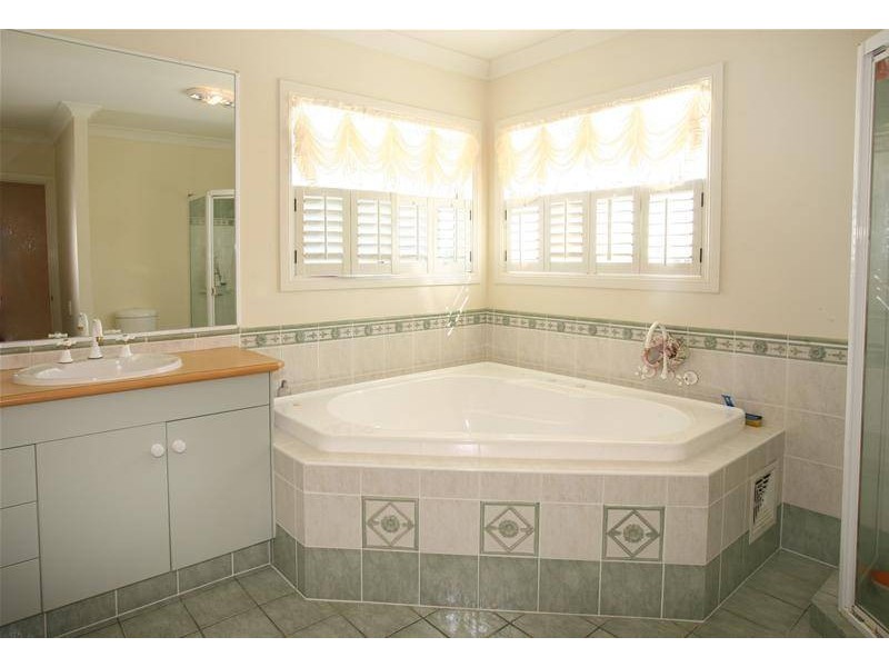 58 Bollar Circuit, Clear Island Waters QLD 4226