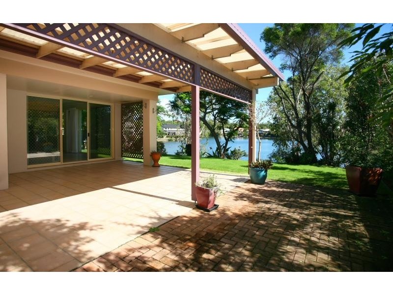 8 Mornington Terrace, Robina QLD 4226